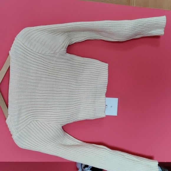 Crop top - Picture 2 of 2